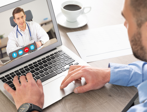 Bruno Garcia Redondo avalia os benefícios da telemedicina e saúde digital no Brasil, destacando acesso ampliado e os desafios legais associados.