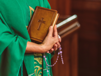 Pe. Dr. José Eduardo de Oliveira e Silva explica que ter uma espiritualidade católica autêntica é viver em comunhão com a doutrina da Igreja e buscar a santidade no cotidiano.