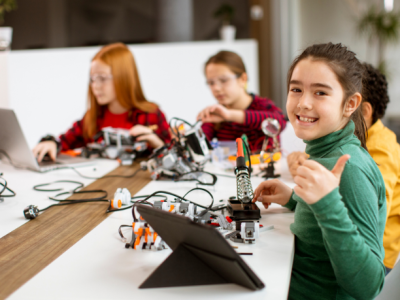 Sérgio Bento De Araújo mostra como as escolas técnicas estão usando inteligências artificiais para formar profissionais mais preparados e criativos.