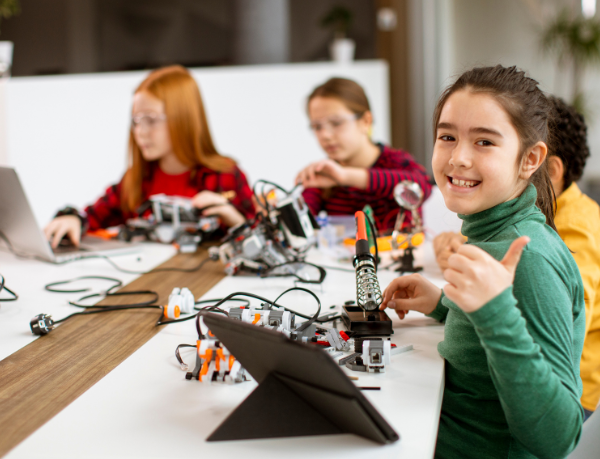 Sérgio Bento De Araújo mostra como as escolas técnicas estão usando inteligências artificiais para formar profissionais mais preparados e criativos.