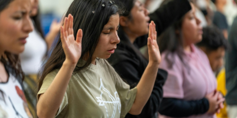 Tensão Religiosa na Terra Santa Aumenta Debate entre Líderes Cristãos e Religiões Contemporâneas