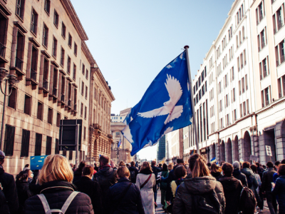Protesto em Igreja de Minnesota Intensifica Debate Nacional Sobre Liberdade Religiosa