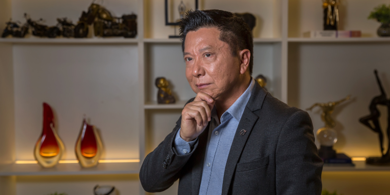 Blefaroplastia superior e inferior têm indicações diferentes e resultados complementares, explica Milton Seigi Hayashi.