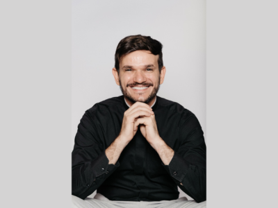 Non Stop acompanha Padre Patrick na celebração de 13 anos de vocação e renovação espiritual.