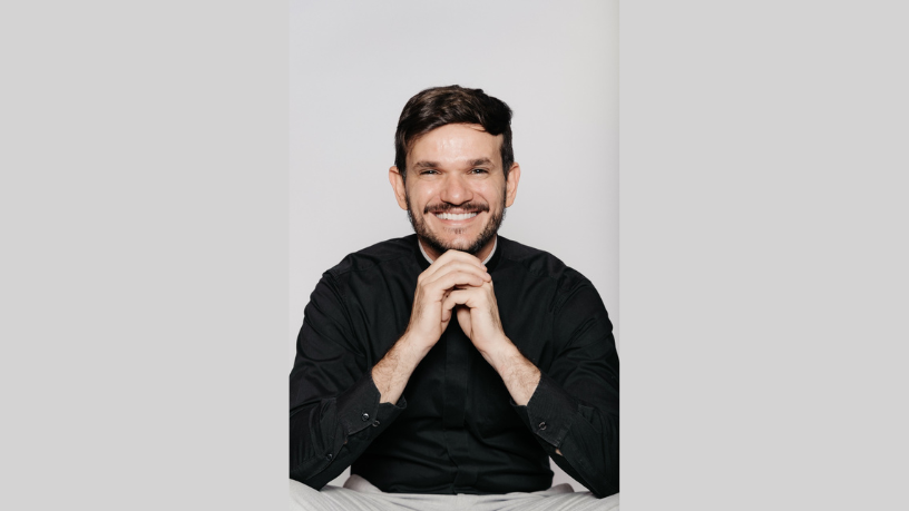 Non Stop acompanha Padre Patrick na celebração de 13 anos de vocação e renovação espiritual.